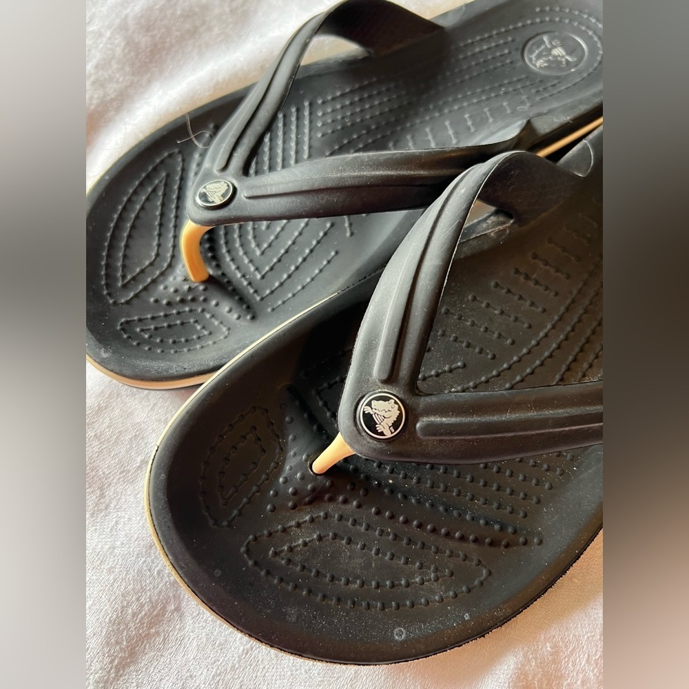 CROCS Black Sole Footwear woman’s 7 men’s 5. - Picture 4 of 7